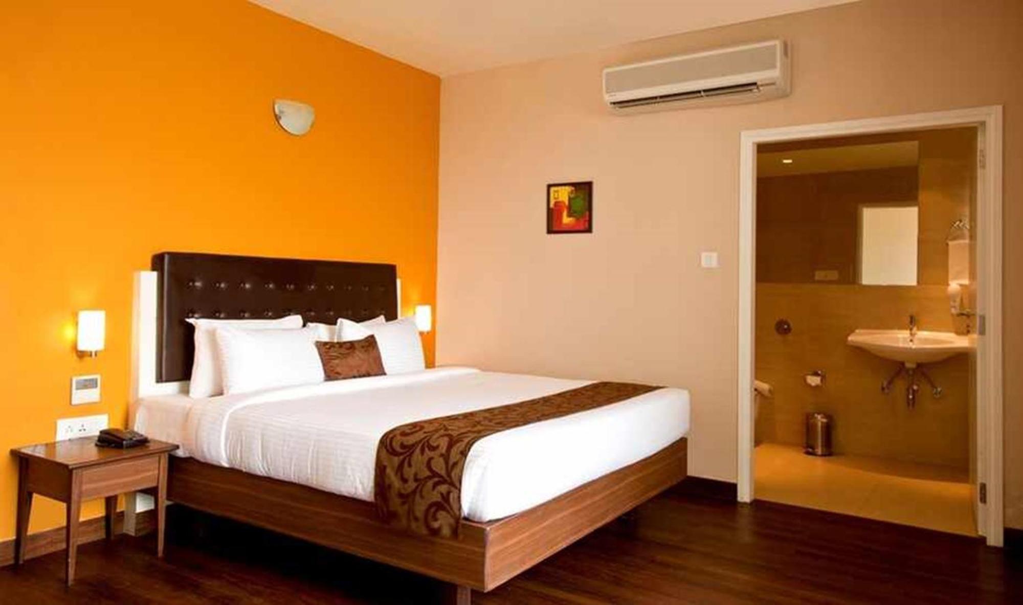 Avexia Premiere Agra Hotel Exterior photo